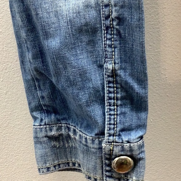 Celebrity Pink Size Small Light Blue Crop Jean Jacket. Preloved - Picture 5 of 8